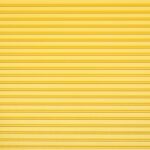 une porte de garage jaune qui est fermée